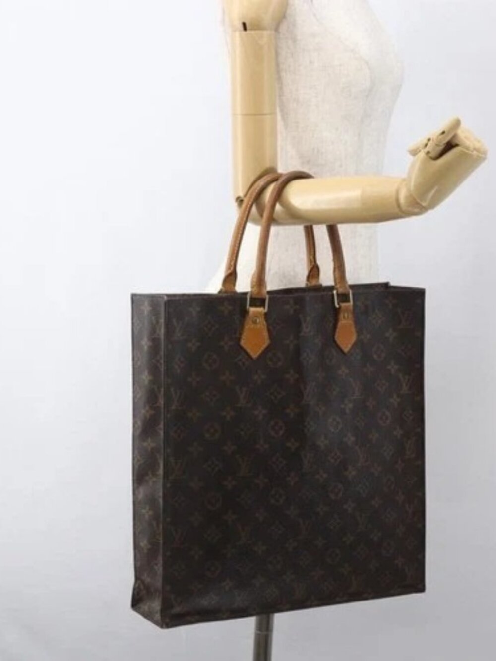 LOUIS VUITTON Monogram Sac Plat Hand Bag - Picture 15 of 16